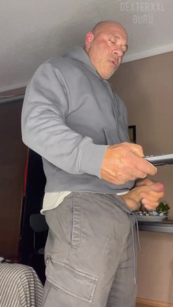 Mr. Guru: グルさん。ワンククイック・ビッグボディビルダー