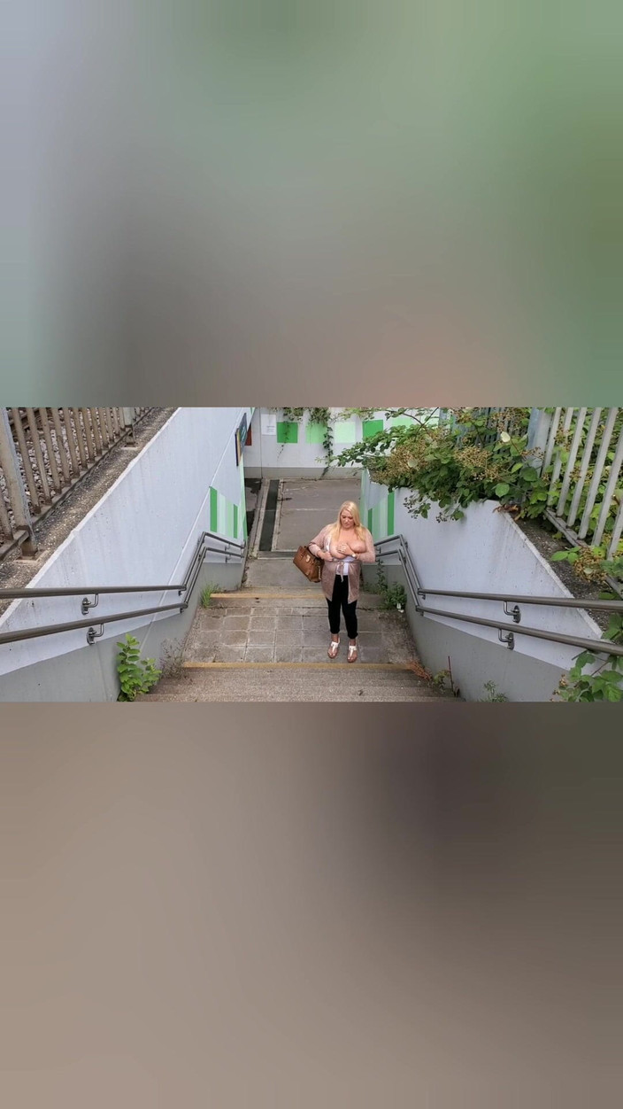 Annabelle Rogers: Pamer badan di jerman!