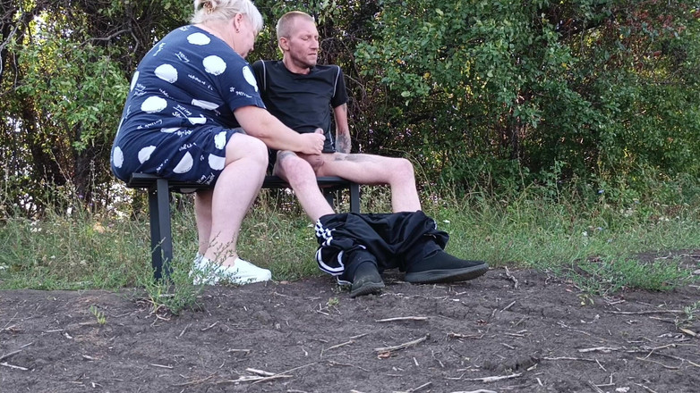Zona901: Ein nachbar in einem park wichst meinen schwanz, bis ich...