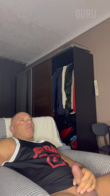 Mr. Guru: Sr. Guru masturbando em casa