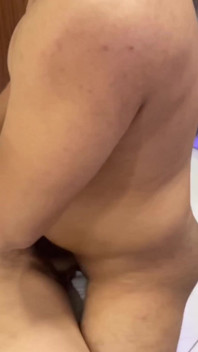 Tetangga mesum desi mengambil bra pados bhabhi di rumahnya
