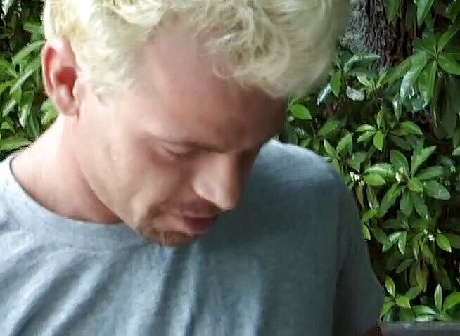 Public Lust: Zrzavá děvka skočí na tvrdém ptákovi venku