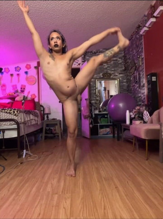 TSJade95: 裸体和伸展