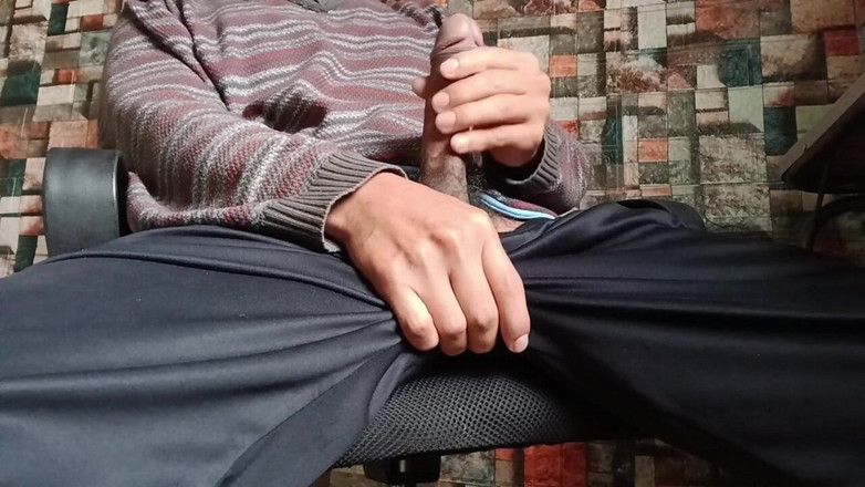 Hornyboy2058: Ich reibe es in meiner jeans, bis ich es nicht...