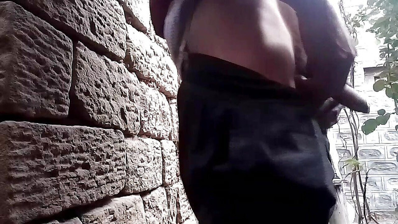 Gangbang straight: Complication de pisse et de short par des grosses bites...