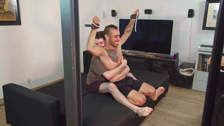 PSM Tickling: A pior sessão de León ainda fez cócegas na histeria!