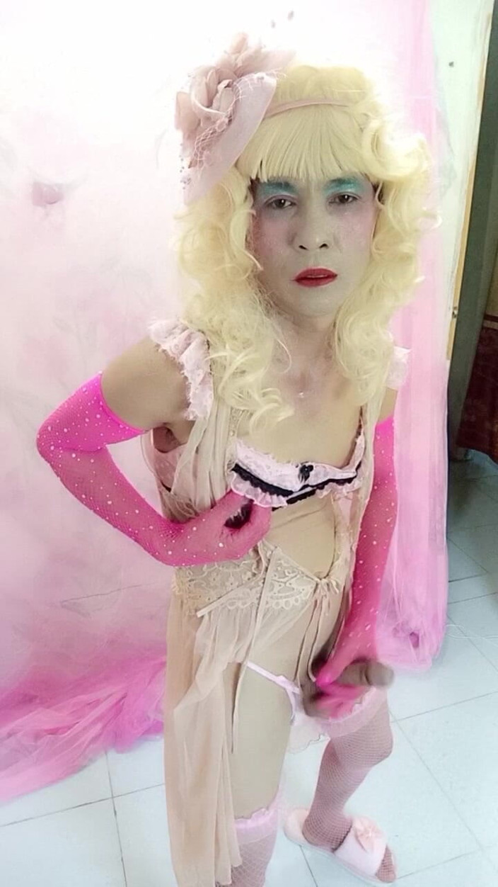 nguyen dang thien tri: Oanh Le vistiendo ropa sexy es una selfie
