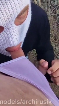 Os Transeuntes Ficam Chocados, Um Femboy Na Estrada Chupa E É Fodido Na Bunda até Gozar. Vídeo Trance Exclusivo
