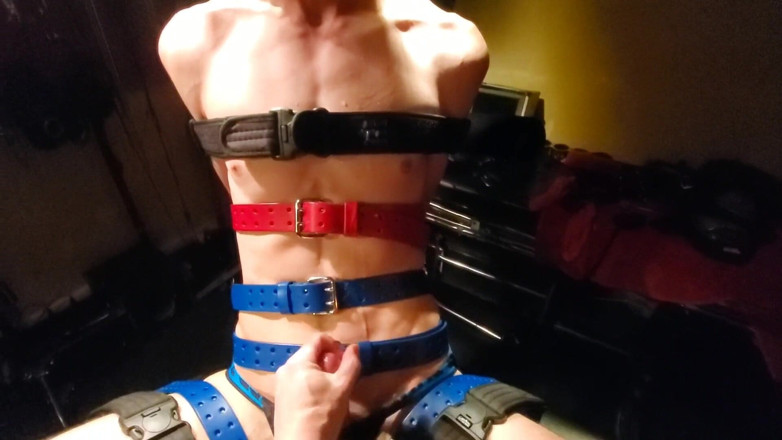 Edge Master: Mladý chlapec svázaný a dojený pánem BDSM