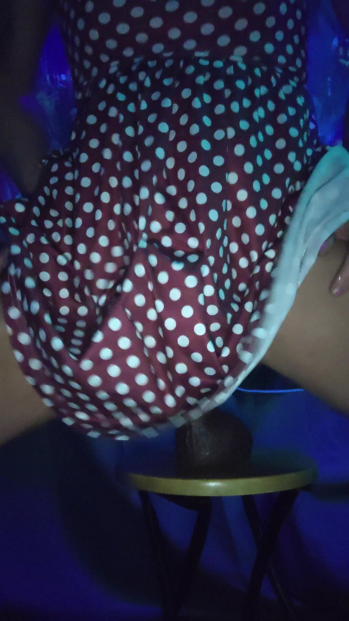 Krystall Cox: Krystall Cox rider en annan enorm dildo till gap och...