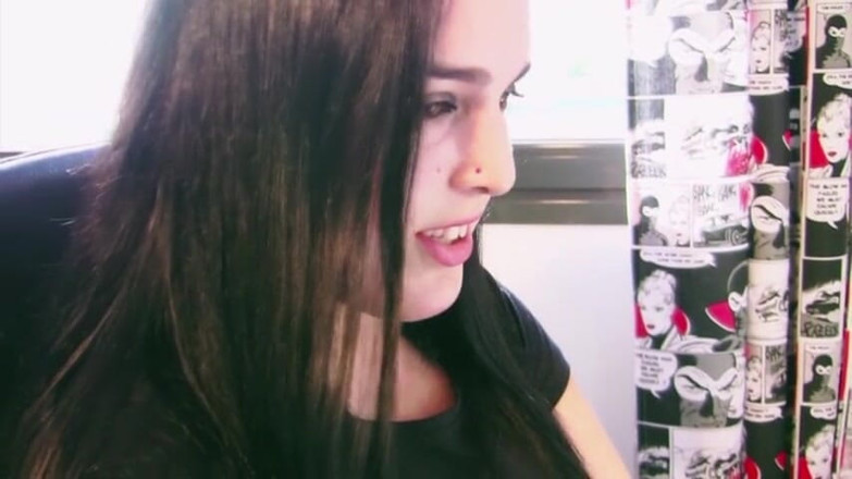 Nikky Thorne's Teen Club: Amatoare brunetă grasă futută pe podea