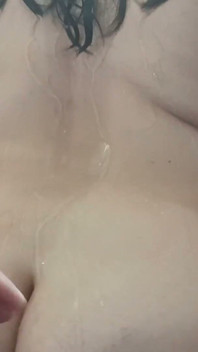Recibiendo Mi Primera Lluvia Dorada En La Ducha