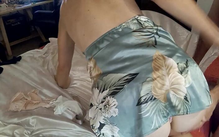Sexy O2: 1060 02 - французький аматор, раком, атласна білизна, секс в одязі, мінет, риммінг