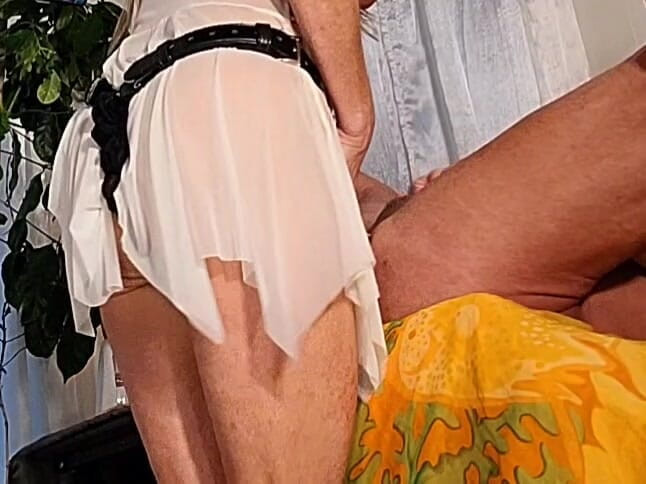 Peggingprincess: Mareslut享受domsluts巨大的假阳具，更多，更多，更多
