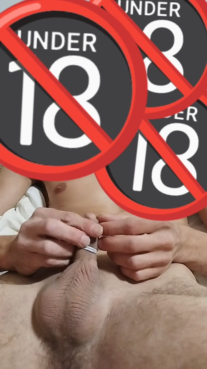 Insertion: लिंग के छेद में क्रिस्टल डालना