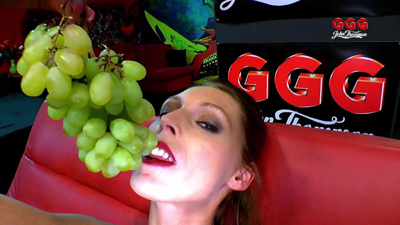 German Hardcore Gangbang: Une brune sexy se tape plusieurs bites énormes et fait un...