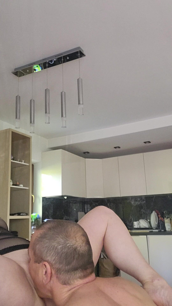 Kubnat: Morgonsex i köket