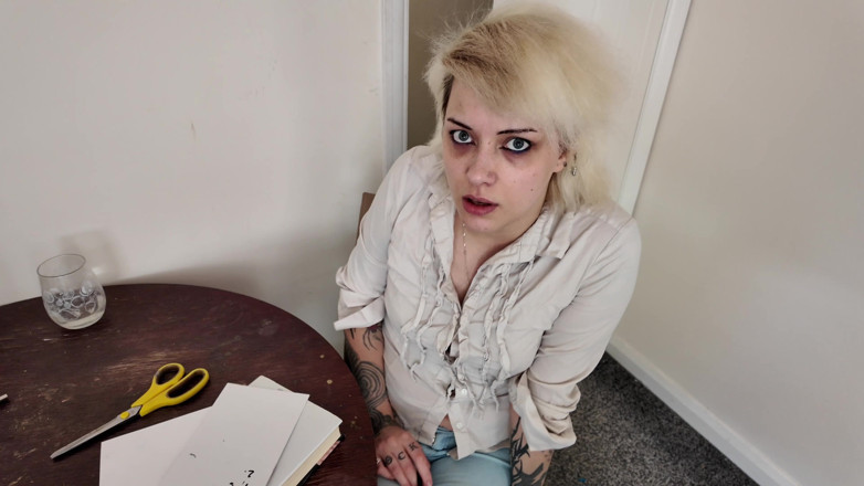 Glitterqueen1999: Disperare cu pișat în sala de examen
