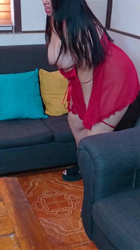 Velký zadek macechy vzrušuje její velký zadek a kundičku - podívej se na Me Love, chci, abys mě ošukal