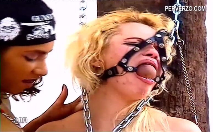 Slave Seks: Domination show josy and monique