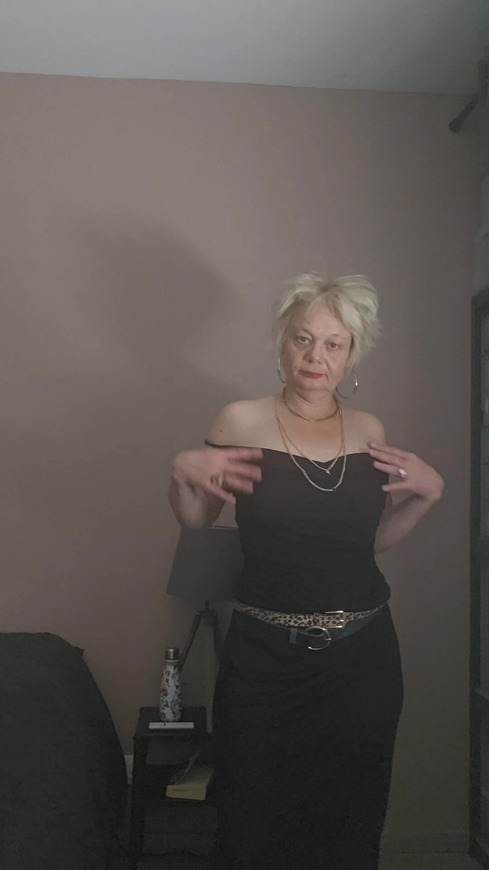 Sofy13: Tu MILF Madura Y Zorra Está Esperando Tu Gran Polla.