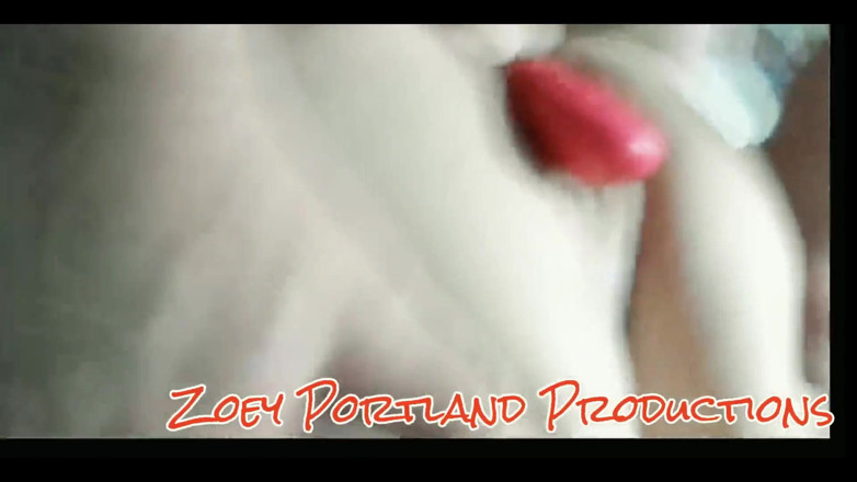 Zoey Portland: Zoey Portland ยั่วว่าเธอไม่ใช่แม่น่าเย็ดเลสเบี้ยนสุดฮอต แต่เป็นแม่เลี้ยงไบเซ็กชวลสุดฮอตข้างบ้าน!! เธอชอบ Comatozze น้ําแตกอย่างหนัก