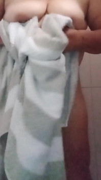 Mature BBW Bathing and Touching