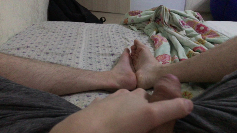 IlyaWilliam: Young twink wank uncut cock on bed