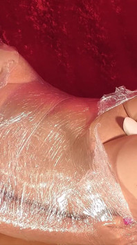 Frustrar la momificación con juguetes femeninos se convierte en el tormento posterior al orgasmo con un segundo orgasmo