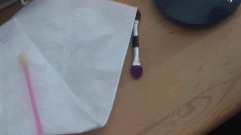 Femdom Austria: Buat dan pembersihan muka
