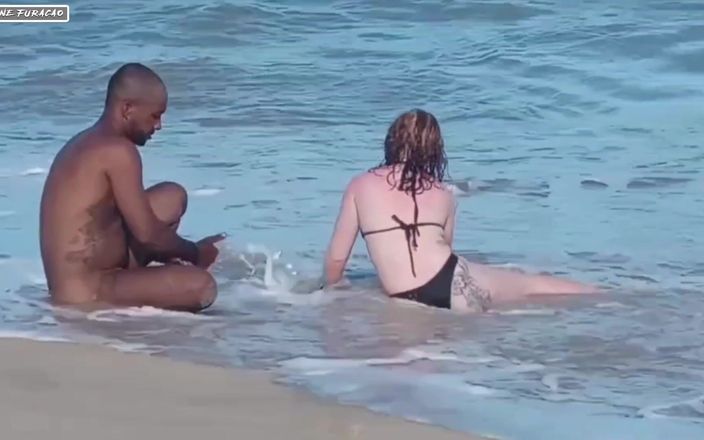 Eliane Furacao: Fomos na praia de nudismo quando o negao ficamos excitados...