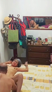 Seni düşünmek beni o kadar tahrik ediyor ki kendime dokunmadan edemiyorum üvey erkek kardeşim!