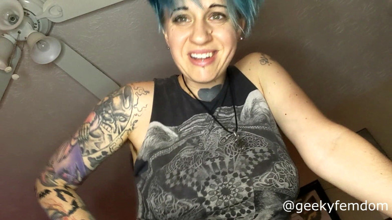Geeky Femdom: Chris 의 생일 소년 포착