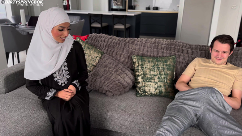 Aaliyah Yasin: Muzułmańska pokojówka przyłapuje szefa na walenie