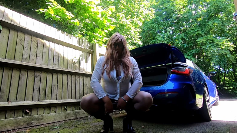 Kellycd2022: Кроссдрессер Kellycd2022 Сексуальная милфа в бесшовных сапогах, хуище в колготках, короткая юбка