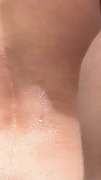 Japan-teen mit behaarter muschi in der badewanne auf party unzensiert gefickt