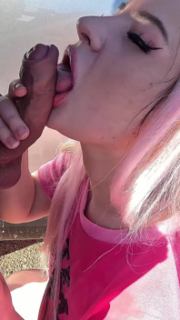 La cagna pazza maria gail seduce il vecchio autista Uber tedesco a fare rischioso sesso all'aperto senza preservativo