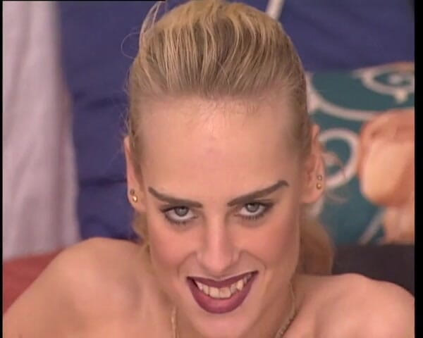 YOUR FIRST PORN: Extreem aftrekken met Andrea