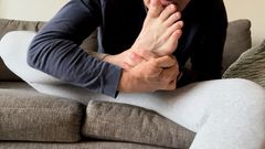 Barefoot Blake: Feet Fun and Jerking off with Socks