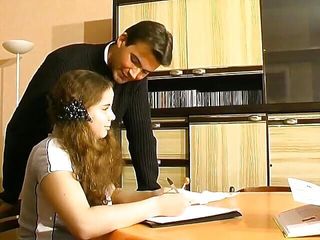 Videos Francaises: Sladká francouzská teenagerka šuká se dvěma chlápky po domácích úkolech