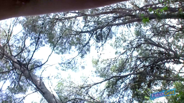 Big Boobs at Play: Pareja cachonda amateur folla al aire libre mientras trota en...