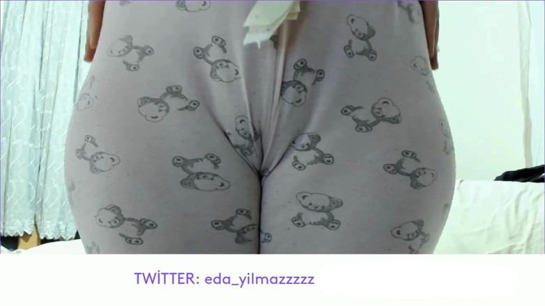 turk_milf_porno: Camel Toe în pijamale de aproape