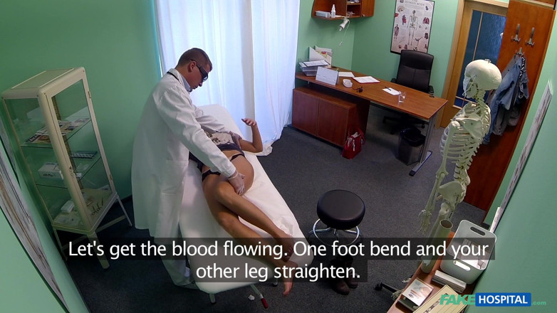 Fake Hospital: Roztomilá mladá blondýnka still dizzy po doktorovi stříká do ní