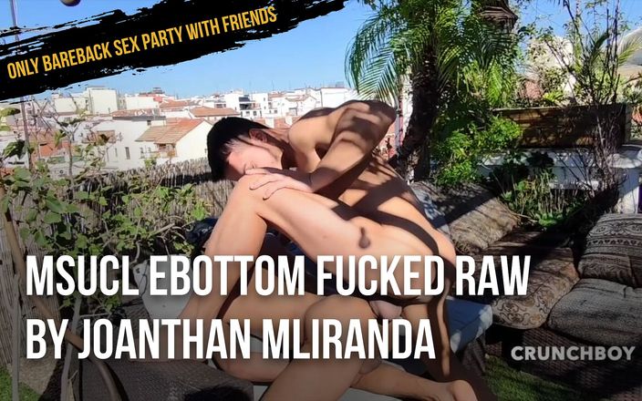 Only bareback sex party with friends: Msucl ebottom wird roh von Joanthan Mliranda gefickt