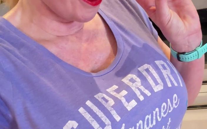 Sophie James: Zpocená chlupatá kundička Zpocená 34jj Kozy Mokré kalhotky