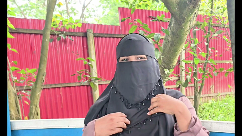 BD_X_HUB: Aku berselingkuh dengan istri ekspatriat, membawanya pulang, dan menidurinya.