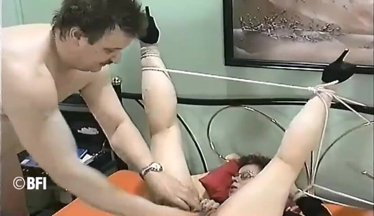 House of lords and mistresses in the spanking zone: Dik meisje wordt ruw gestraft
