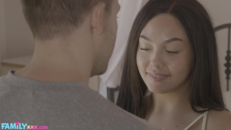 FamilyXXX: Le demi-frère de Bianca la donne une dernière fois