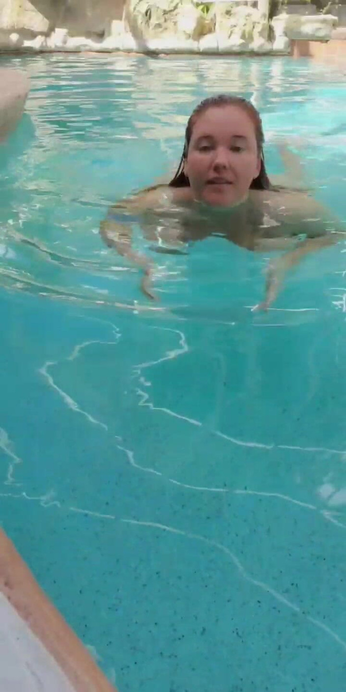 Annabelle Rogers: Piscine nue