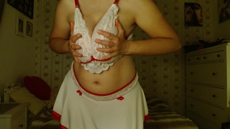 QueenJoo: Медична сестра в неробочий час